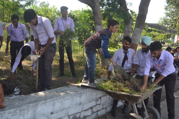 Swachhta Abhiyan at BSSS College, Bhopal (04 October 2017)