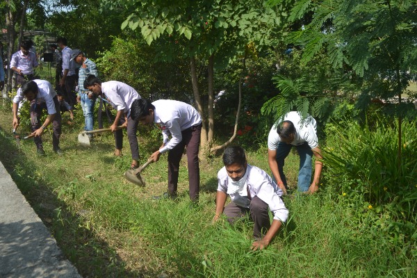 Swachhta Abhiyan at BSSS College, Bhopal (04 October 2017)